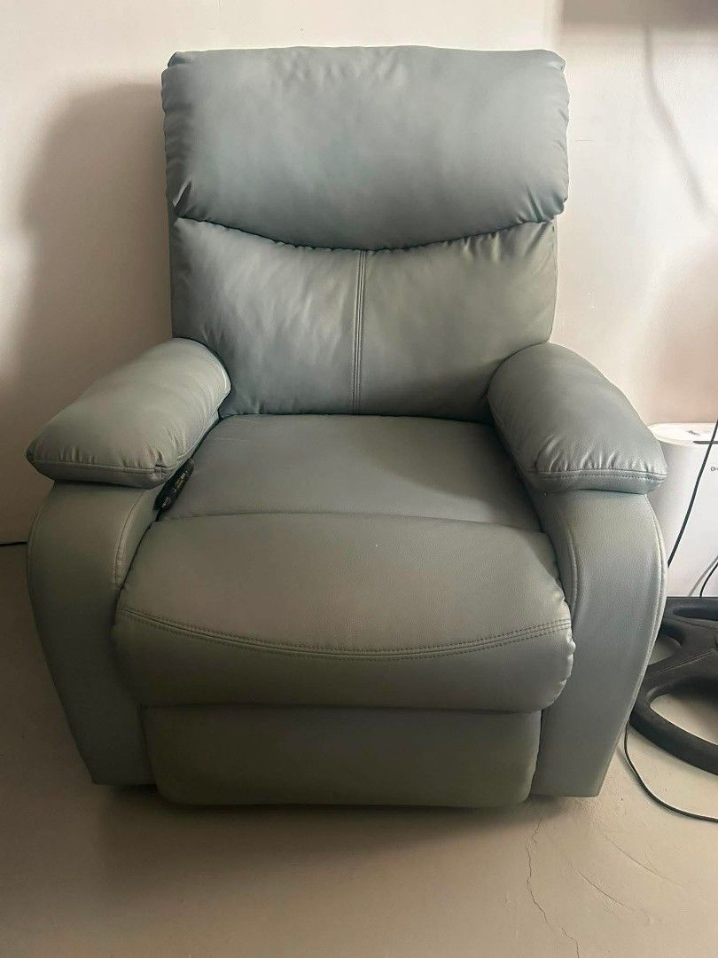 Lazy Sofa from SnR (Category: Sofas) located in Manila. Submitted by caelum_0931 (Listing ID 1457091540, Image 1). Description: .