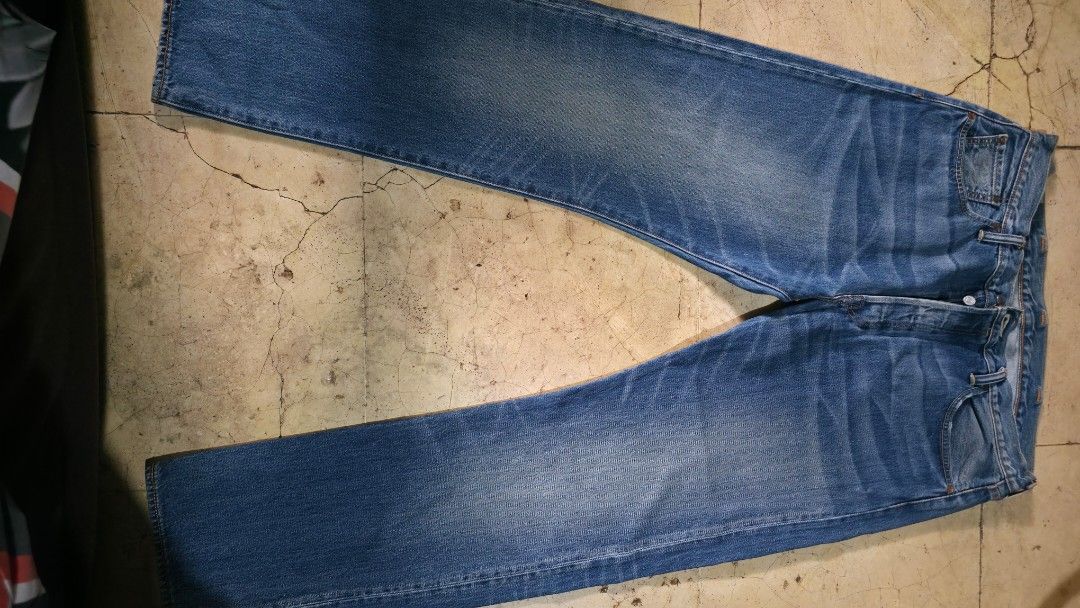 Levi's 501 Original Fit Jeans (Category: Jeans) located in Mandaluyong City. Submitted by jvc_9696 (Listing ID 1457006432, Image 2). Description: - Classic Levi's 501 jeans - Original fit, straight leg - Medium blue wash with natural fading - Authentic button fly closure - Iconic red tab detail - Versatile staple for any outfit - Honest issue, needs wash, nakatabi lang po kasi - Preloved not ukay .
