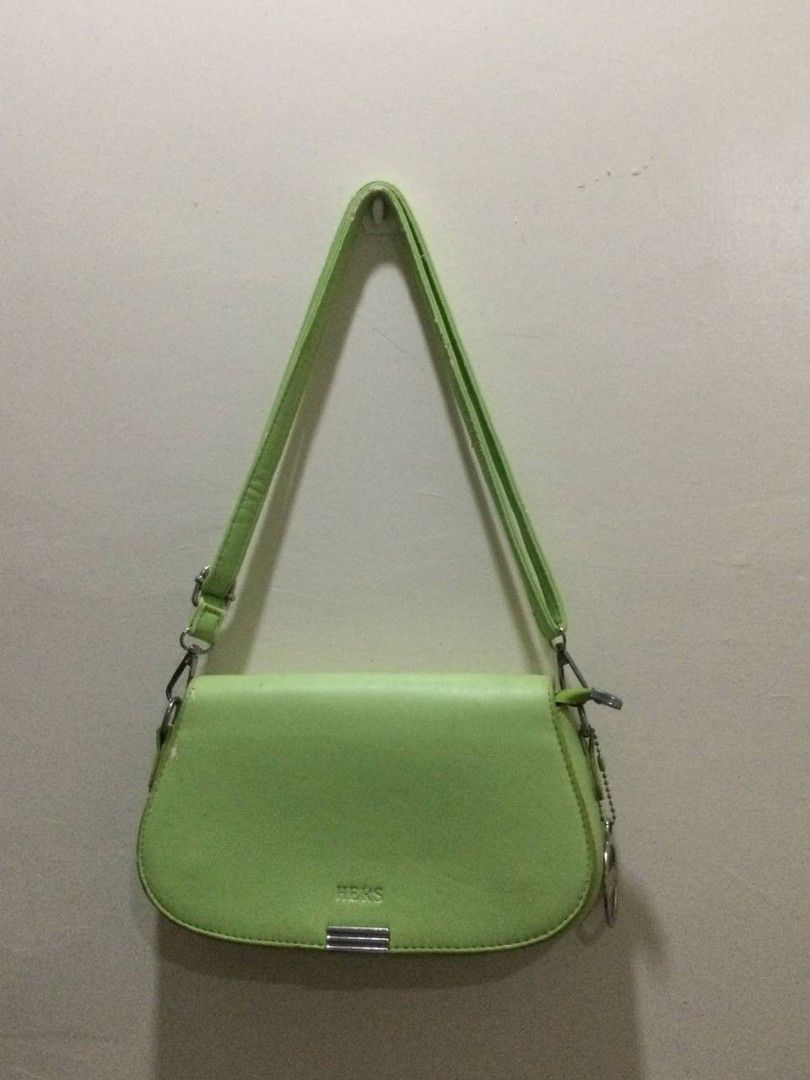 Lime Green Shoulder Bag with Chunky Chain Strap (Category: Shoulder Bags) located in Midsayap. Submitted by imschl (Listing ID 1456976606, Image 1). Description: - Cute lime green shoulder bag - Features a cool chunky green and silver chain strap - Secure zipper closure for the main compartment - Small metal logo detail on the front - Ideal for everyday use.