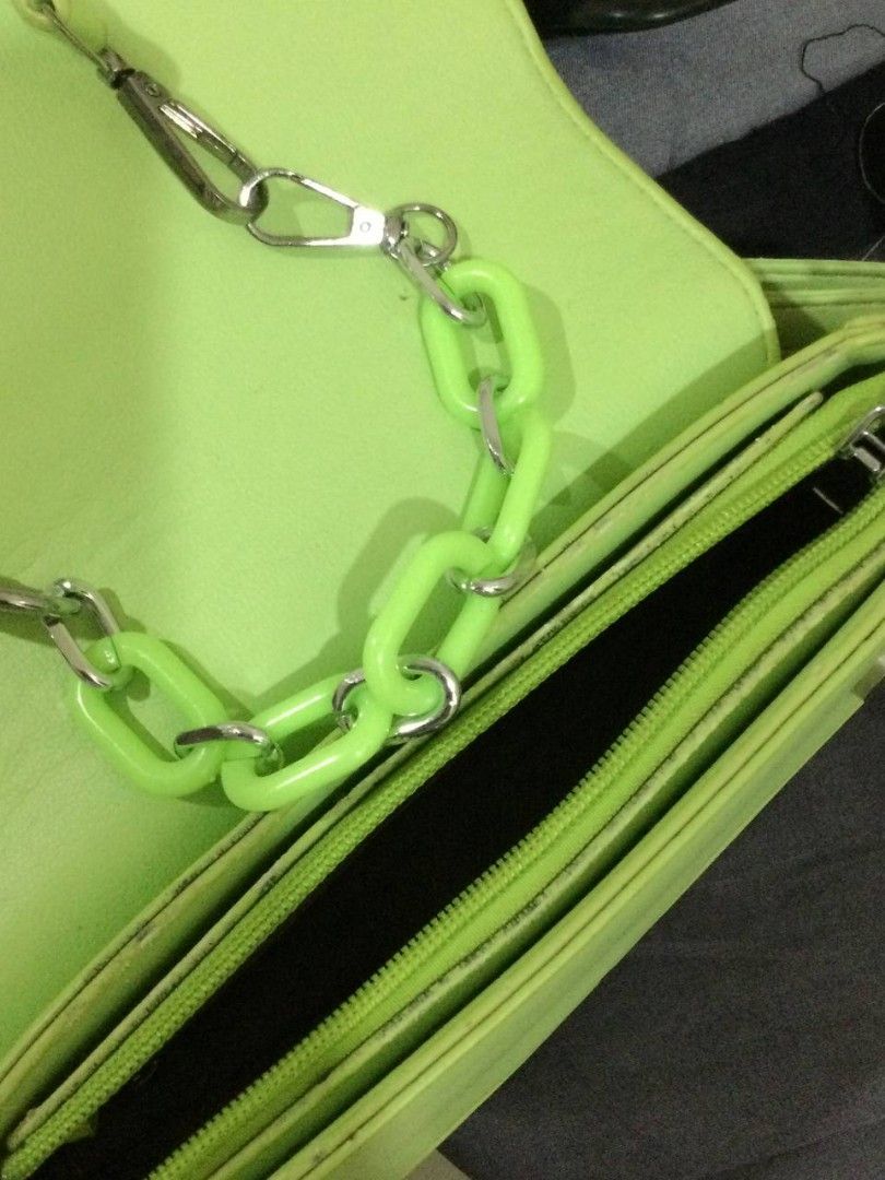Lime Green Shoulder Bag with Chunky Chain Strap (Category: Shoulder Bags) located in Midsayap. Submitted by imschl (Listing ID 1456976606, Image 3). Description: - Cute lime green shoulder bag - Features a cool chunky green and silver chain strap - Secure zipper closure for the main compartment - Small metal logo detail on the front - Ideal for everyday use.