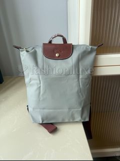 (Category: ) located in . Submitted by fashion.luxe (Listing ID 1457124887, Image 1). Description: .