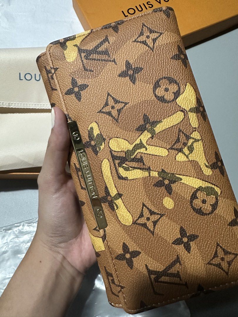 Louis Vuitton (Category: Luxury Bags & Wallets) located in Manila. Submitted by hianggie_ (Listing ID 1457090240, Image 3). Description: - Brandnew - Multiple card slots - Zippered compartment - Includes dust bag and box - rfs: nagbabawas gamit .