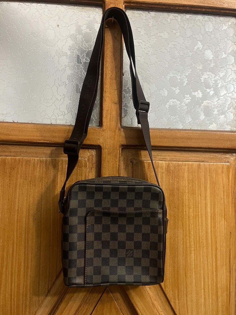 Louis Vuitton - Damier PM crossbody bag (Category: Luxury Bags & Wallets) located in Las Pinas. Submitted by ajbash (Listing ID 1456974463, Image 2). Description: Authentic brown This item has no inclusions. Condition: GOOD. This previously owned and used item is in good condition with minimal signs of use. Declared Damages: minor crease Interior: minor scratches Hardware: minor scratches. Please refer to the photos on this product posting Made i