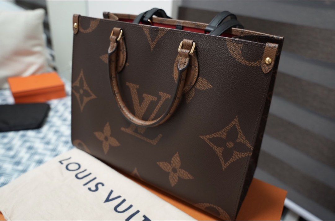 Louis Vuitton Onthego MM Monogram (Category: Luxury Bags & Wallets) located in Mandaluyong City. Submitted by _sneakerlab (Listing ID 1457073380, Image 3). Description: 👜 FOR SALE: Louis Vuitton OTG MM Condition: RANK A • Well-maintained • Clean overall condition • No major visible damage • Please see photos for actual condition Included: • Louis Vuitton tote bag • Original box and complete papers • Dust bag 💰 Price: ₱130K Bnew price at 200k .