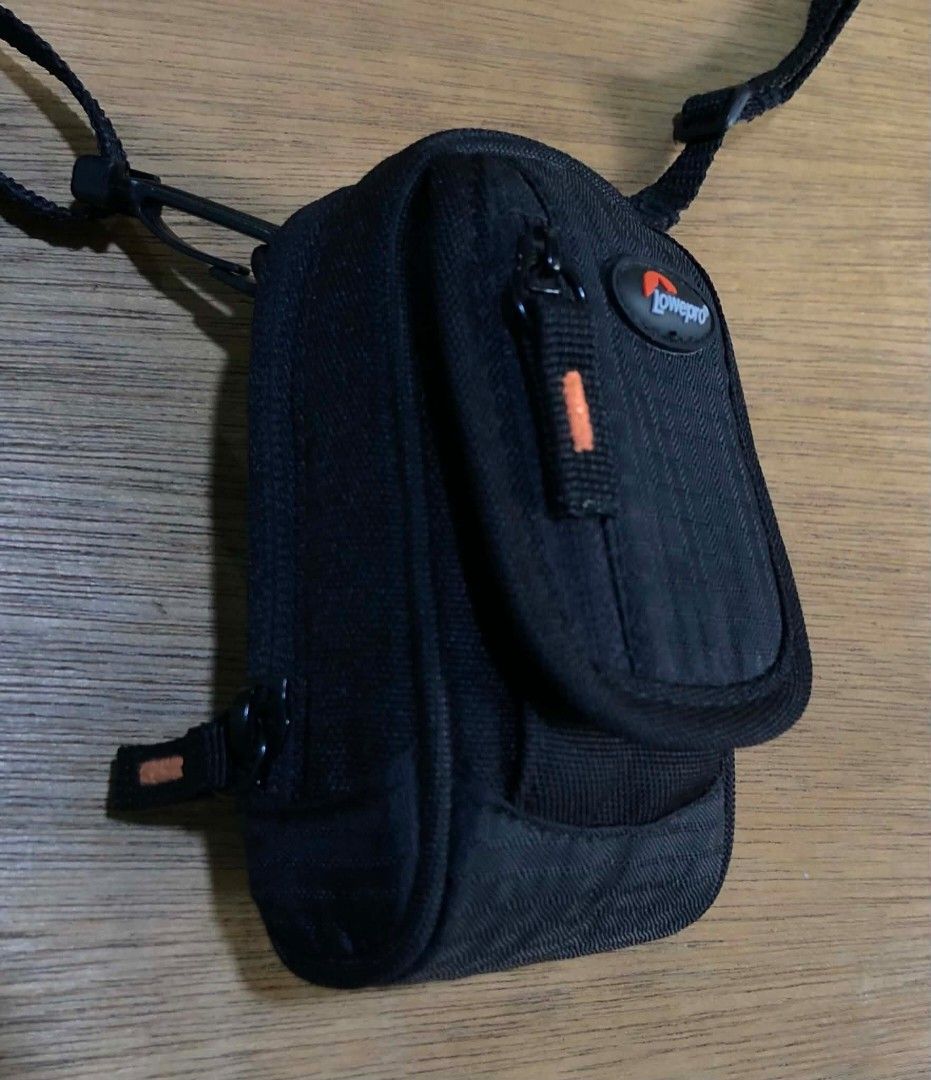 RePrice!! Lowepro Ridge 20 Camera Bag (Category: Camera Bags & Carriers) located in Santa Rosa. Submitted by D__OutdoorGear_Etc._24 (Listing ID 1456967515, Image 3). Description: For Sale - Lowepro Ridge 20 Camera Bag - Excellent to Almost Good as New Condition!(No issue etc!) - Color rate ~ 10/10 - Black - 210 Denier Water-resistant Bag - Soft Tricot Lining - Front Zipper Memory Card Pocket - Expandable Main Compartment - Belt loop at the back -