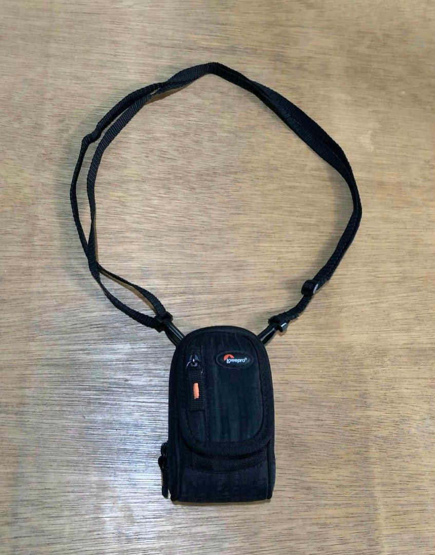 RePrice!! Lowepro Ridge 20 Camera Bag (Category: Camera Bags & Carriers) located in Santa Rosa. Submitted by D__OutdoorGear_Etc._24 (Listing ID 1456967515, Image 1). Description: For Sale - Lowepro Ridge 20 Camera Bag - Excellent to Almost Good as New Condition!(No issue etc!) - Color rate ~ 10/10 - Black - 210 Denier Water-resistant Bag - Soft Tricot Lining - Front Zipper Memory Card Pocket - Expandable Main Compartment - Belt loop at the back -