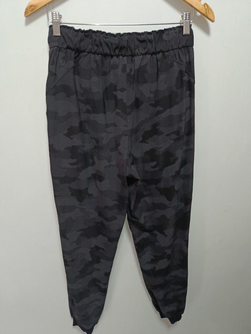 Lululemon high rise camo jogger pants dot 6 (Category: Activewear) located in San Jose del Monte. Submitted by qu4litees (Listing ID 1456965282, Image 1). Description: .