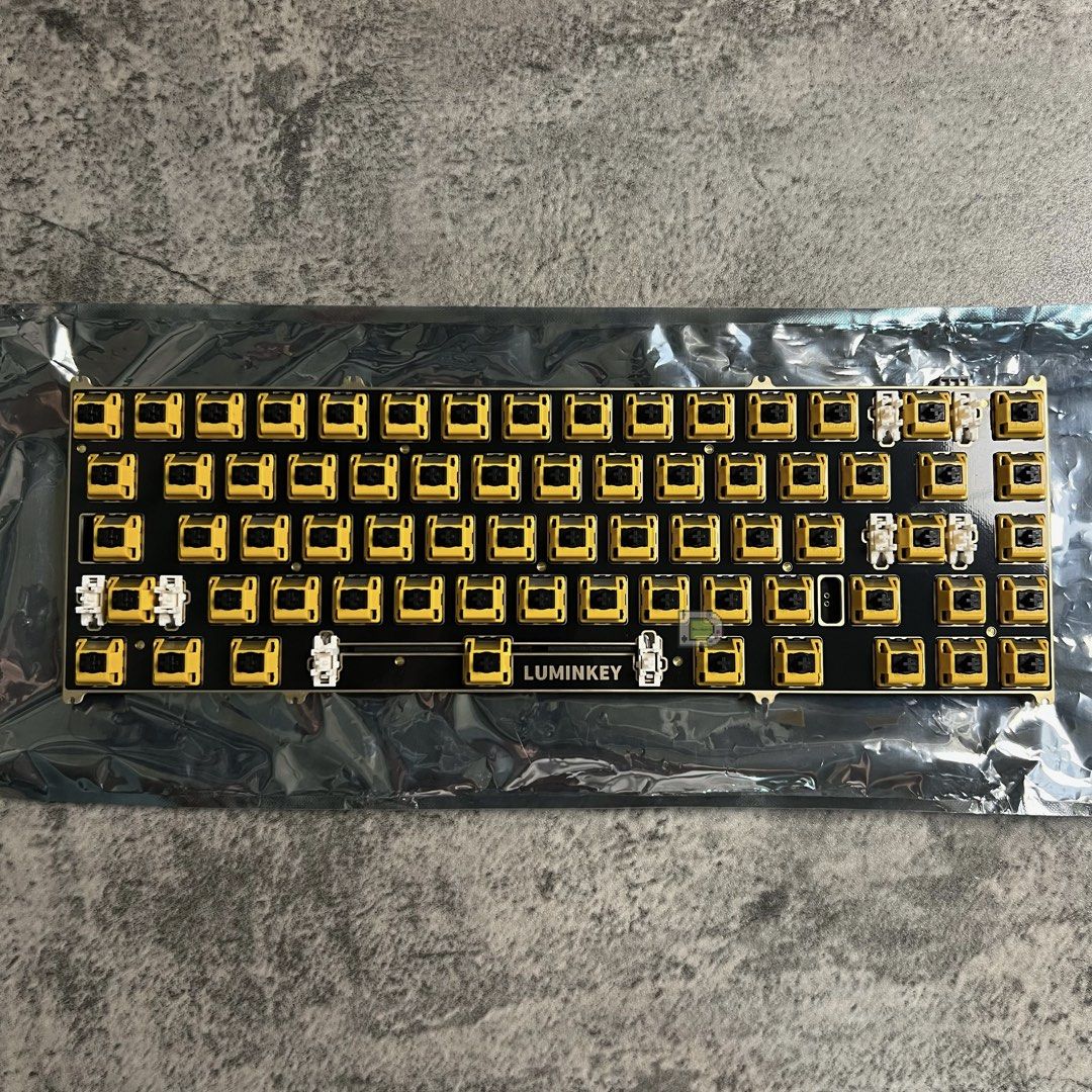 Luminkey65 Hall Effect PCB Upgrade Kit (Category: Computer Keyboard) located in Malabon City. Submitted by davidsoria (Listing ID 1457129094, Image 1). Description: Luminkey65 Hall Effect PCB Upgrade Kit Price: 4,000 • New • Unsealed just to take photos • Magnetic Hall Effect PCB — precision adjustable actuation • Includes Magnetic Switches — complete performance upgrade • Rapid Trigger & SOCD Support — competitive control • 8K Polling Rate — ult