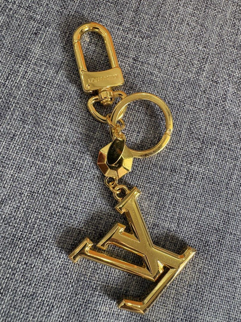 lv charms (Category: Luxury Accessories) located in Alicia. Submitted by berly06 (Listing ID 1457042007, Image 3). Description: lv charms like new.