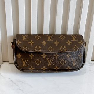 (Category: ) located in . Submitted by ohmylux_official (Listing ID 1457055159, Image 1). Description: .