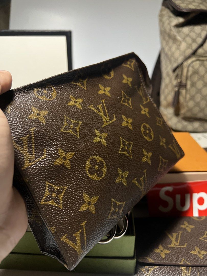 Lv Monogram Toiletry Pouch 19 (Category: Luxury Bags & Wallets) located in Valenzuela. Submitted by streetsource (Listing ID 1457103462, Image 2). Description: Lv Monogram Toiletry Pouch 19 Rank S-A | excellent to almost new Complete inclusion Guarantee authentic 12,999.