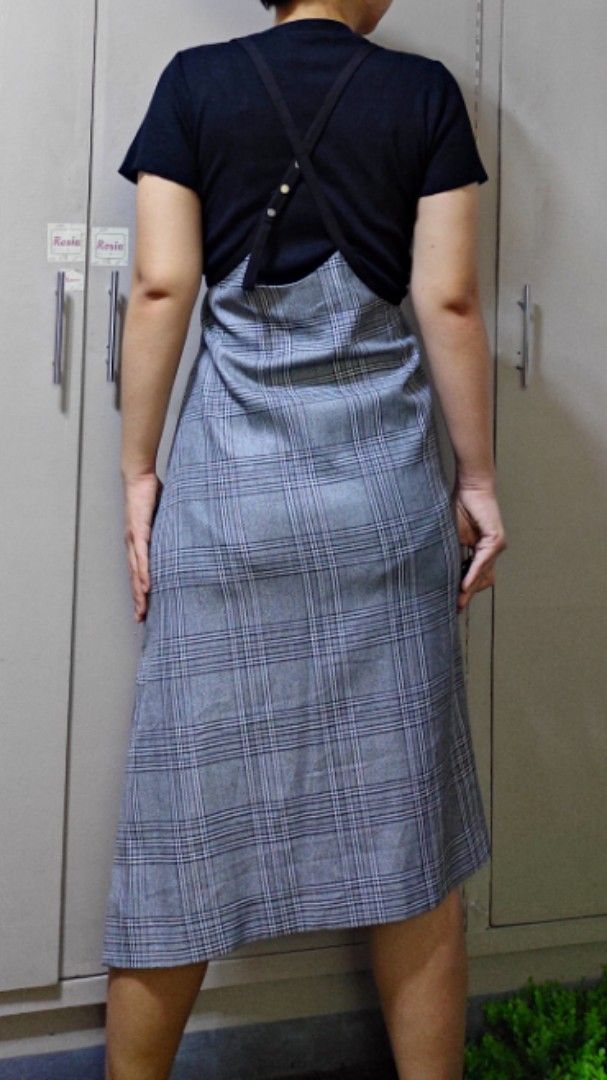 Maje Black Plaid Pinafore Dress (Category: Dresses) located in San Fernando. Submitted by lrrndc (Listing ID 1457076416, Image 2). Description: - Brand: Maje - Pinafore Dress / Jumper Dress can fit up to semi medium - Black and grey plaid pattern - Classic houndstooth trim on straps - Ideal for a smart casual outfit - Versatile for layering with tops.