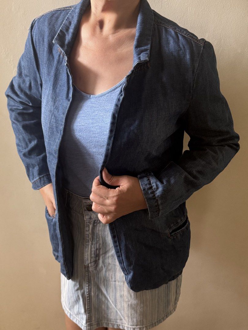 mango denim jacket (Category: Coats, Jackets and Outerwear) located in Manila. Submitted by homeawayfromhome9 (Listing ID 1457138961, Image 1). Description: - Stylish denim jacket - Durable denim material -bust 33 - Classic and versatile design -length from back 24in -shoulder 16in -sleeve 22in .