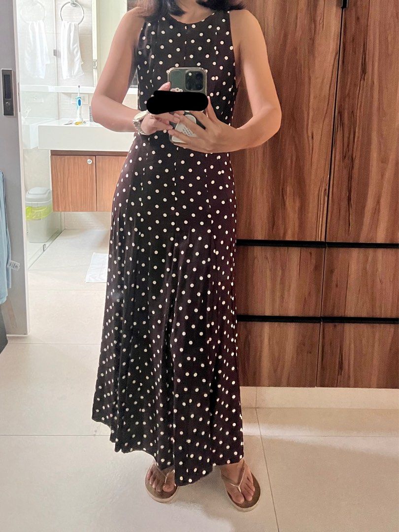 Mango Polka Dot Sleeveless Midi Dress (Category: Dresses) located in Carmona. Submitted by sclosetcleanup (Listing ID 1457027758, Image 2). Description: - Dark brown midi dress - White polka dot pattern - Sleeveless design - Halter neck style - Flattering A-line cut - Comfortable fabric - Perfect for casual or dressed-up occasions.