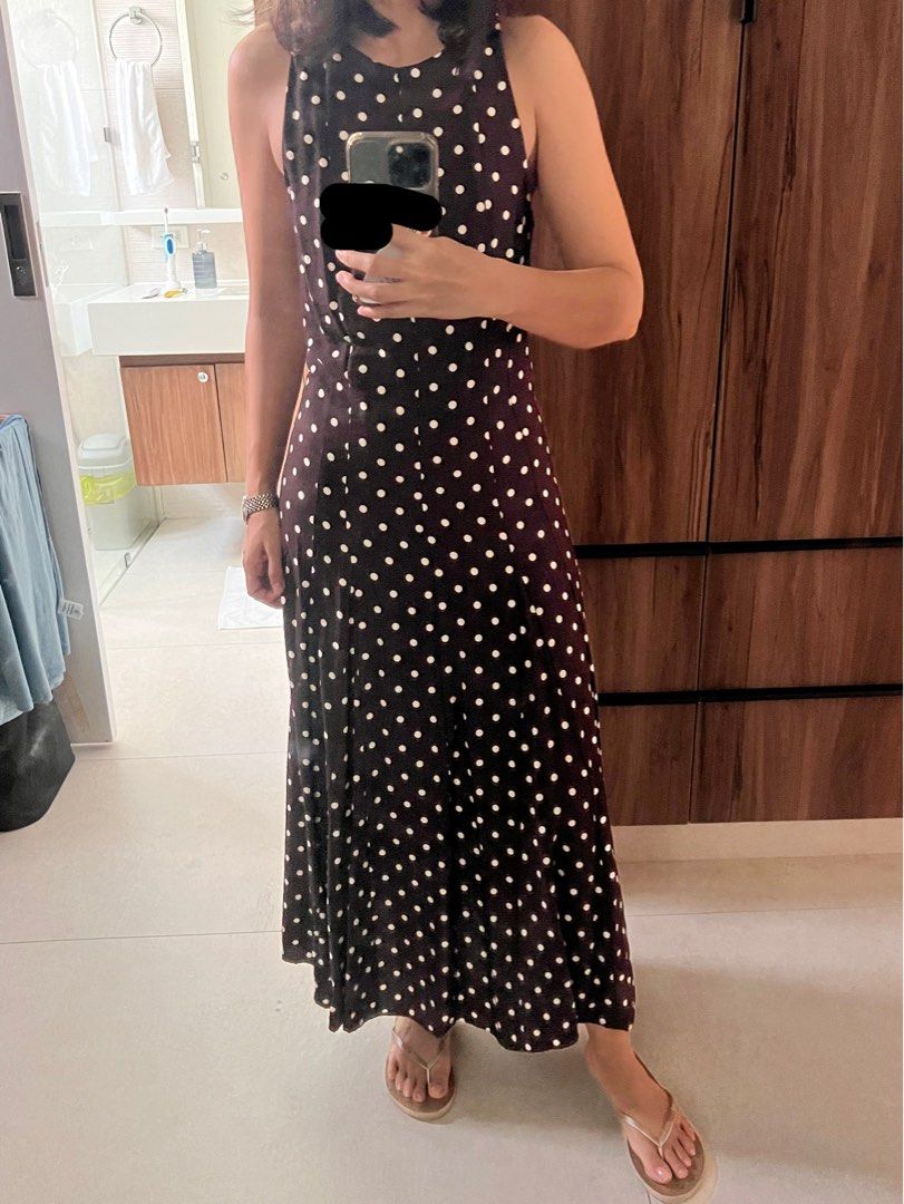 Mango Polka Dot Sleeveless Midi Dress (Category: Dresses) located in Carmona. Submitted by sclosetcleanup (Listing ID 1457027758, Image 3). Description: - Dark brown midi dress - White polka dot pattern - Sleeveless design - Halter neck style - Flattering A-line cut - Comfortable fabric - Perfect for casual or dressed-up occasions.
