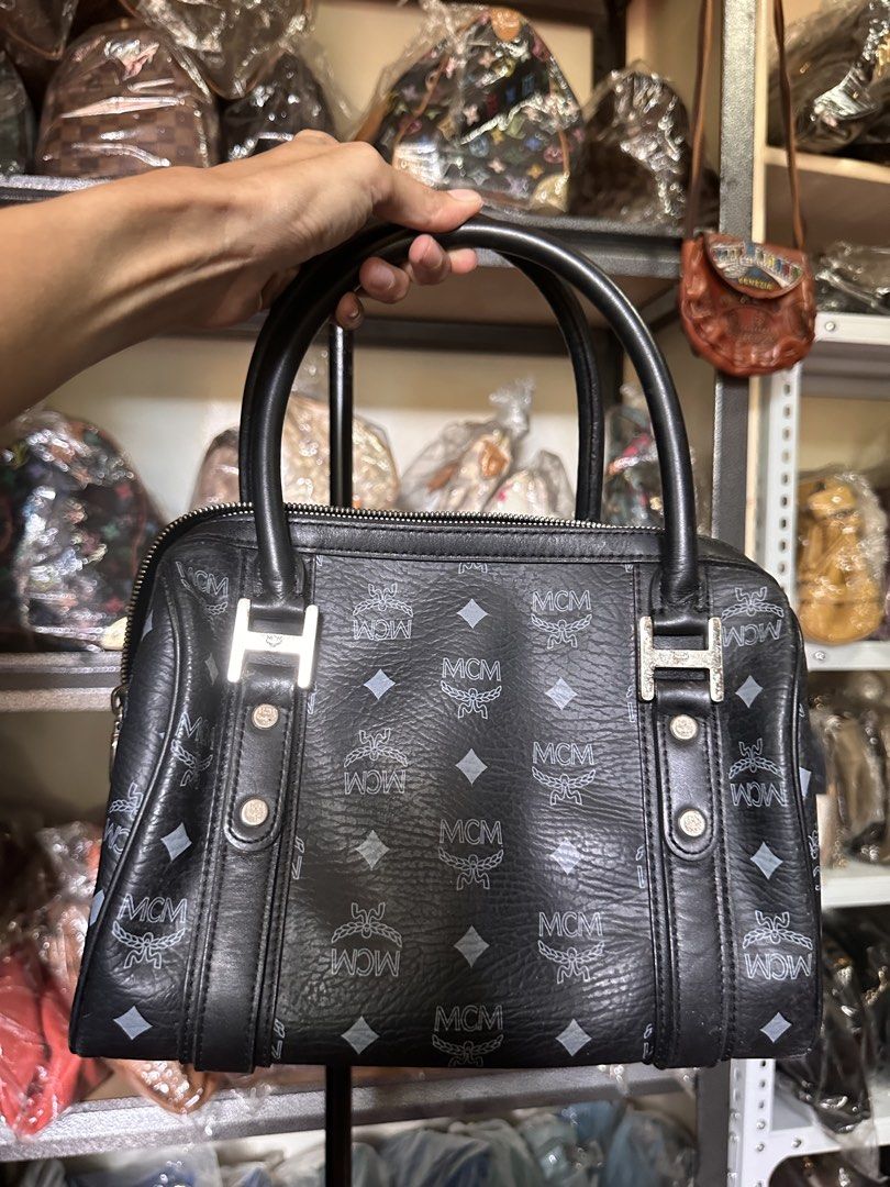 MCM Vicetos Black Boston Bag (Category: Luxury Bags & Wallets) located in Butuan. Submitted by slownsteady_ (Listing ID 1457036679, Image 2). Description: MCM Visetos Boston Bag No flaws, only signs of usage Can be used for work or for formal Occassions.