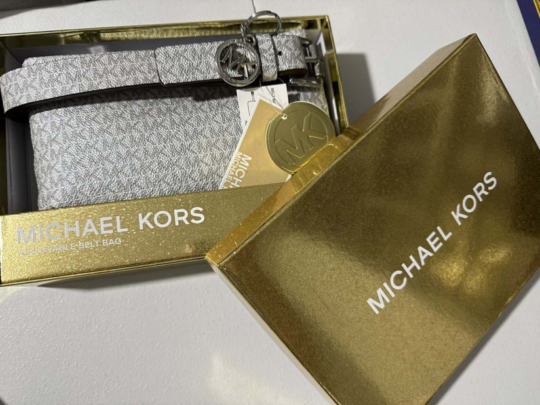 Michael Kors Monogram Belt Bag (Category: Luxury Bags & Wallets) located in Malabon City. Submitted by c4rreyfied (Listing ID 1457106599, Image 2). Description: - authentic michael kors belt bag - never used - in great condition - needs to be pushed down pag iuunzip (like that after unboxing) PAYMENT METHODS: gcash (for lalamove and meet-up) physical cash (for meet-ups only) LOCATIONS: 📍Malabon 📍Vito Cruz/DLSU area.