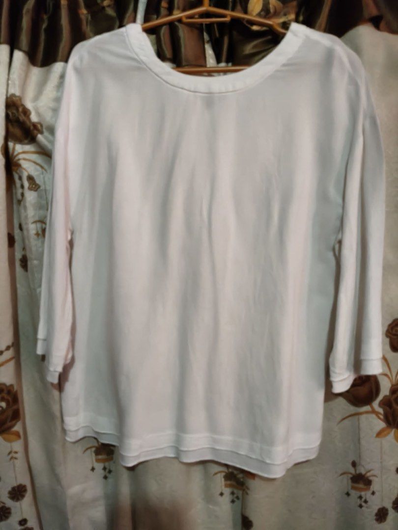 MNG White Crew Neck 3/4 Sleeve Top (Category: Blouses) located in Quezon City. Submitted by vafcas (Listing ID 1457018231, Image 2). Description: - White MNG top - Crew neck style - 3/4 sleeves - Simple and versatile - Great for layering or wearing alone - Easy to pair with any bottoms.