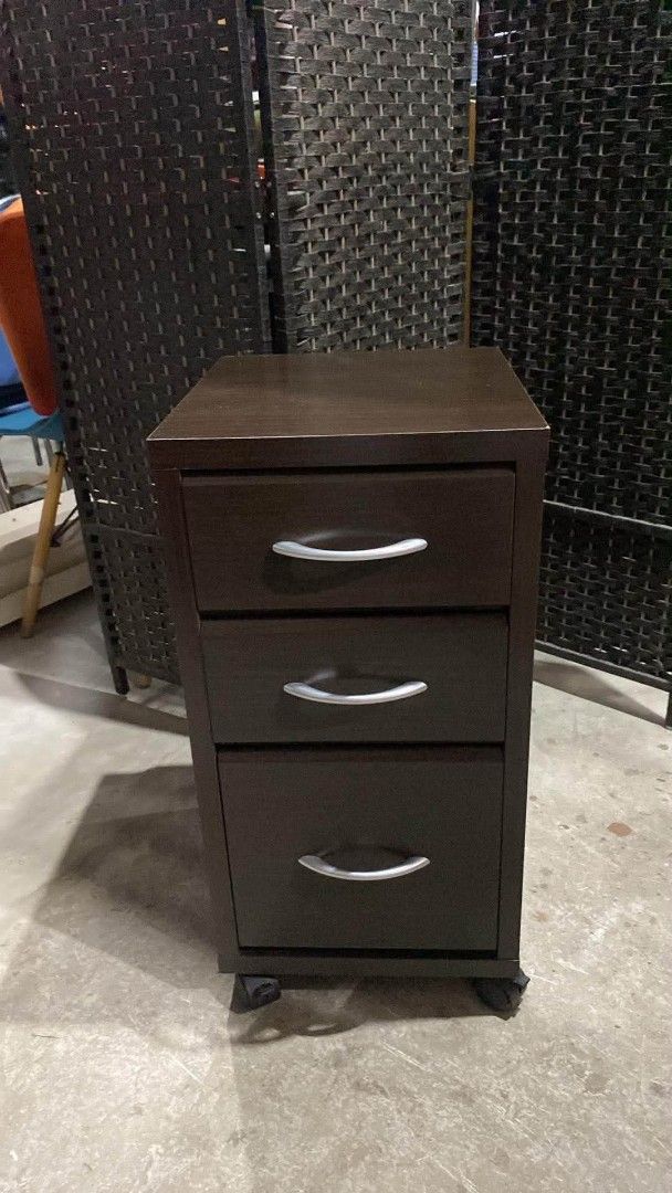 Mobile Side Drawer (Category: Office Furniture & Fixtures) located in Quezon City. Submitted by dannikkishoppe2 (Listing ID 1457074328, Image 2). Description: Mobile Side Drawer ‼️₱3800‼️ L14 W12 H24.5 inches Please manage your expectations as there might be minimal flaws. Color may vary due to lighting, it may appear darker or lighter in person. Check photos first before buying. Please refrain from purchasing if you are particular about USED ite