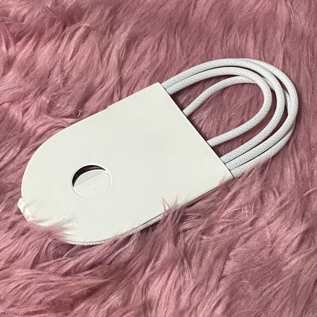 NEW Apple USB-C to USB-C Braided Cable (Category: Chargers & Cables) located in Pasig City. Submitted by loveyyy08 (Listing ID 1457099409, Image 2). Description: Original NEW iPhone Type C Cable From 17 pro max unit ng sister ko RFS: Extra na po ito, mas prefer gamitin ng mom ko yung old since need din ng cash 📍Pickup: Lifehomes Pasig 💰Mode of payment: Cash or Bank transfer 🛵Shipping thru LBC or same day delivery .