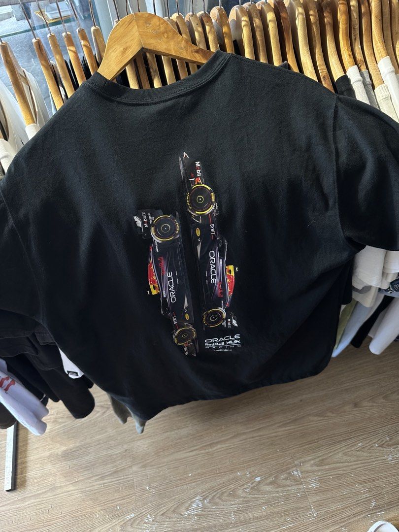New era (Category: Tshirts & Polo Shirts ) located in Orani. Submitted by ajgav69 (Listing ID 1457106597, Image 2). Description: Oracle Redbull New era LARGE FRAME As new condition 22width 27 Length 10/10 color rate No issue Bataan location!.