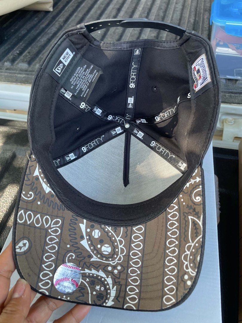 New Era 9FORTY LA Dodgers Baseball Cap (Category: Caps & Hats) located in Puerto Princesa. Submitted by amity85 (Listing ID 1456962218, Image 1). Description: - New Era 9FORTY Cap (limited edition) - Color: Black - Features the official LA Dodgers logo on the front - Unique brown paisley pattern with baseball details on the underside of the brim - Adjustable strap for a custom fit - Perfect for any Los Angeles Dodgers supporter.