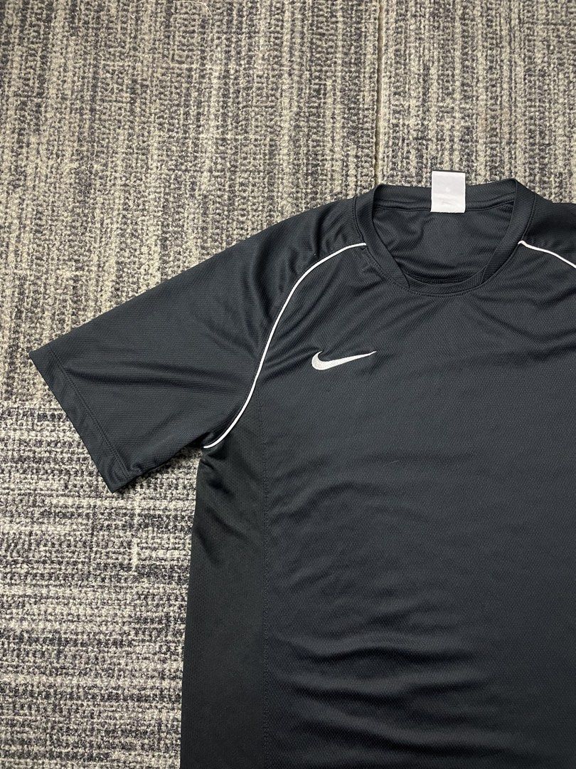 Nike Drifit Shirt (Category: Shirts) located in Manila. Submitted by rdtp2 (Listing ID 1457135880, Image 2). Description: size large 20x26 no flaw excellent condition 10/10.