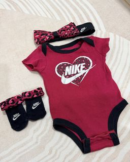 (Category: ) located in . Submitted by ohclearcloset (Listing ID 1457063526, Image 1). Description: .