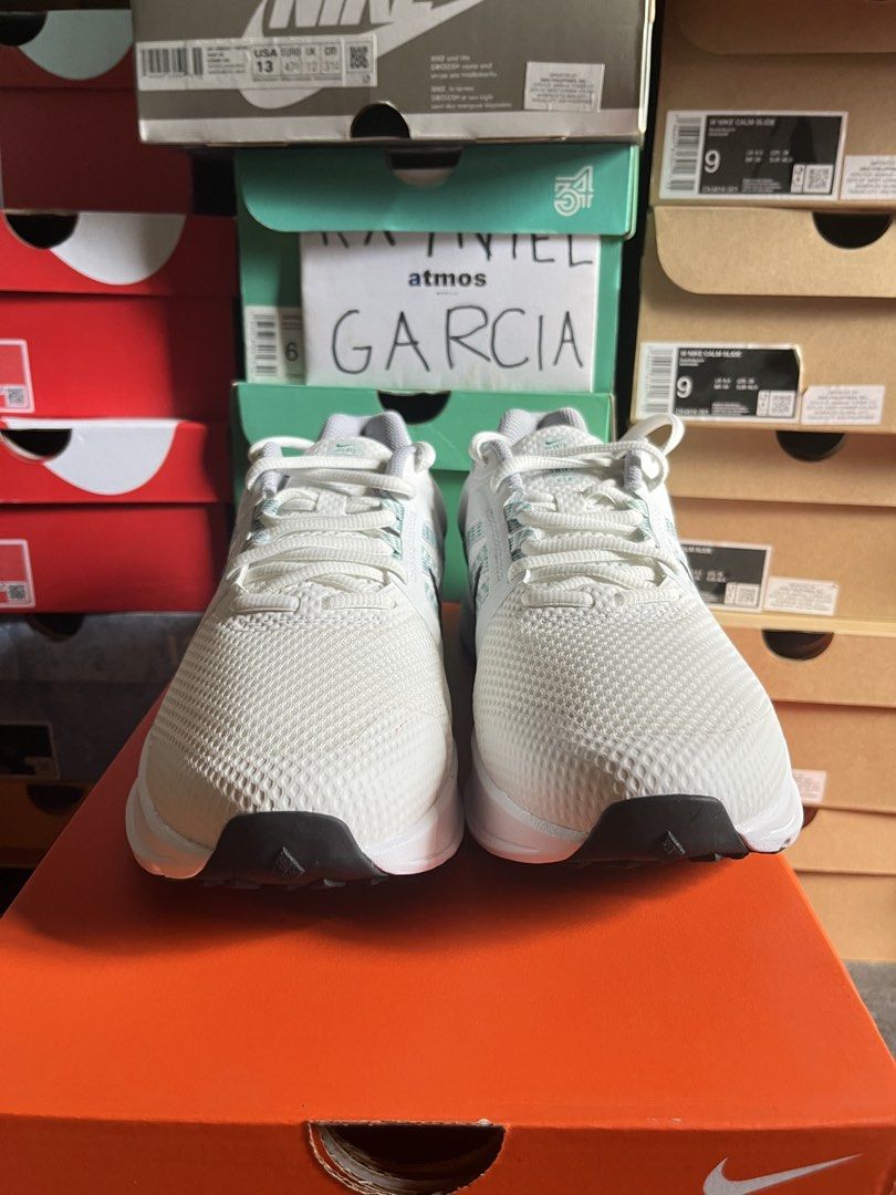 Nike Running Shoes White Black Green (Category: Sneakers) located in Valenzuela. Submitted by rr.sneakerstash (Listing ID 1456983982, Image 2). Description: - White Nike running shoes - Black and green accents - Breathable mesh upper - Secure lace-up closure - Ideal for running and everyday wear - Comes with original box Size 9 9.5 10.