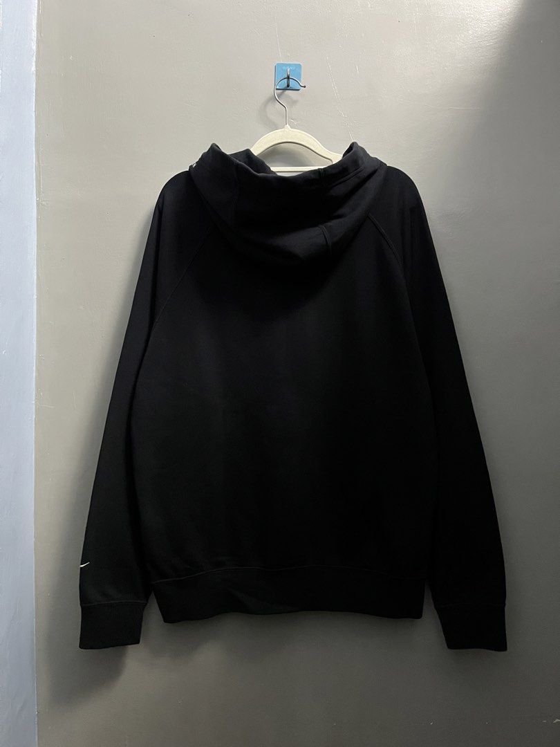 Nike Swoosh Hoodie Jacket (Category: Hoodies) located in Balanga. Submitted by itzmecelestial (Listing ID 1457074751, Image 2). Description: 𝐒𝐢𝐳𝐞: M 𝐃𝐢𝐦𝐞𝐬: 22.5x26.5 -𝘈 𝘋𝘦𝘭𝘪 𝘵𝘢𝘱𝘦 𝘮𝘦𝘢𝘴𝘶𝘳𝘦 𝘸𝘢𝘴 𝘶𝘴𝘦𝘥. Good condition 𝐂𝐨𝐥𝐨𝐫 𝐫𝐚𝐭𝐞:10/10 Cut necktag but with washtag and serial no. code 🫶 ganda netooo as in embroidery yung check nya sa sleeves and back 💖 𝑴𝑶𝑷: GCash | Pay Maya 𝑴𝑶𝑫: J&T ONLY 𝐴𝑐𝑡𝑢𝑎𝑙 𝑐𝑜�