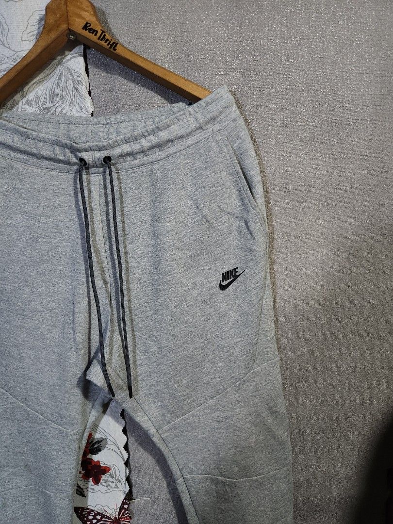 Nike TechFleece Pants (Category: Activewear) located in Catarman. Submitted by ren_yoo (Listing ID 1457048640, Image 3). Description: XL on Tag 32 - 42 waist 38 - length Excellent Condition Issue : Washable oil stain.