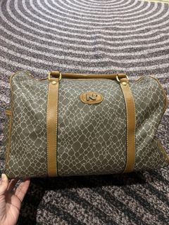 (Category: ) located in . Submitted by faraencloset (Listing ID 1457091156, Image 1). Description: .