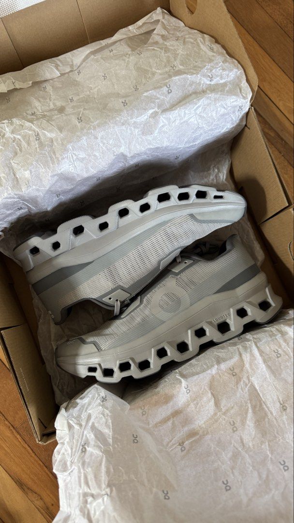 On Cloudmonster Void (Category: Sneakers) located in Kuala Lumpur. Submitted by keendog.1001 (Listing ID 1457045501, Image 2). Description: Open to price negotiation On Cloudmonster Void Alloy | Glacier US 8.5 EU 42 UK 8 JP 26.5 Bought from Mitsui Premium Outlet Receipt availablej.