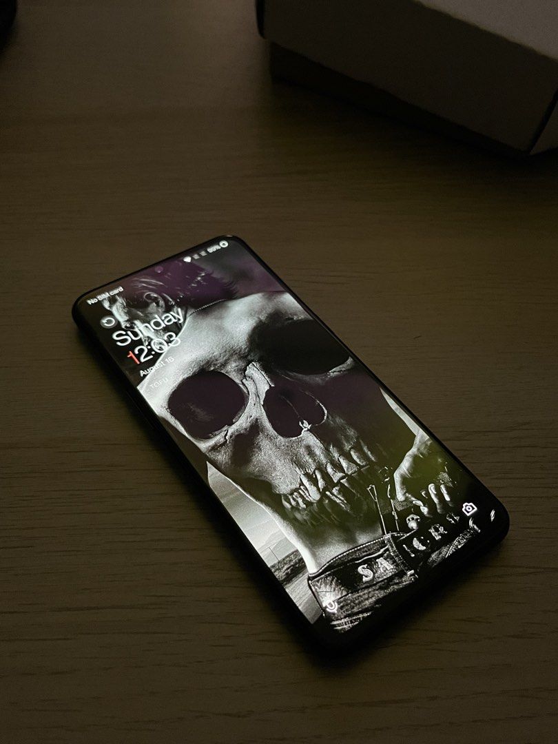 OnePlus 6T McLaren Edition (Model A6013) (Category: OnePlus) located in Manila. Submitted by geminithe5th (Listing ID 1457116691, Image 1). Description: broken back glass but all in all in good and working condition 📍Pedro Gil, Taft.