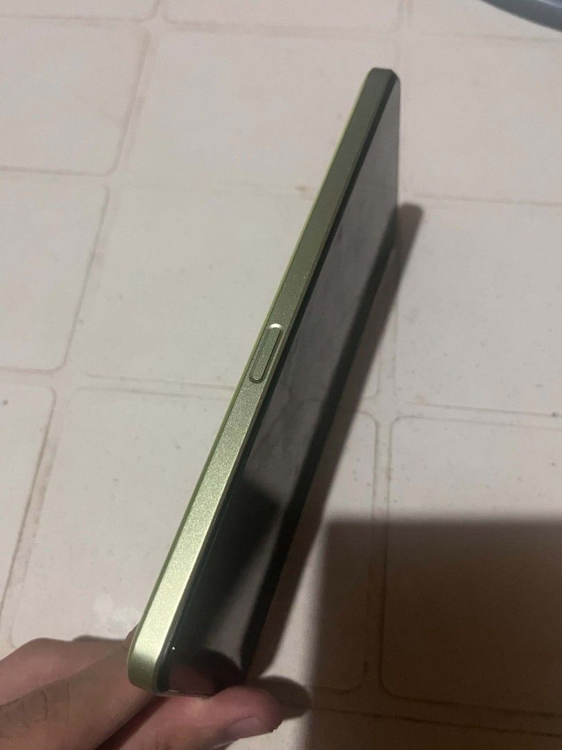 ONEPLUS NORD CE 3 LITE 5G (Category: OnePlus) located in Manila. Submitted by cinehgami (Listing ID 1457058332, Image 2). Description: READ ‼️ issue: may dents sa charging port (as seen in picture) at medyo nakaangat screen pero hindi naman nakakaaffect ng performance FOR SALE OR SWAP SA IPHONE Display: 6.72-inch IPS LCD, 2400 x 1080 pixels, 120Hz refresh rate Processor: Qualcomm Snapdragon 695 5G RAM & Storage: 8GB RAM (with virtual expansion) a