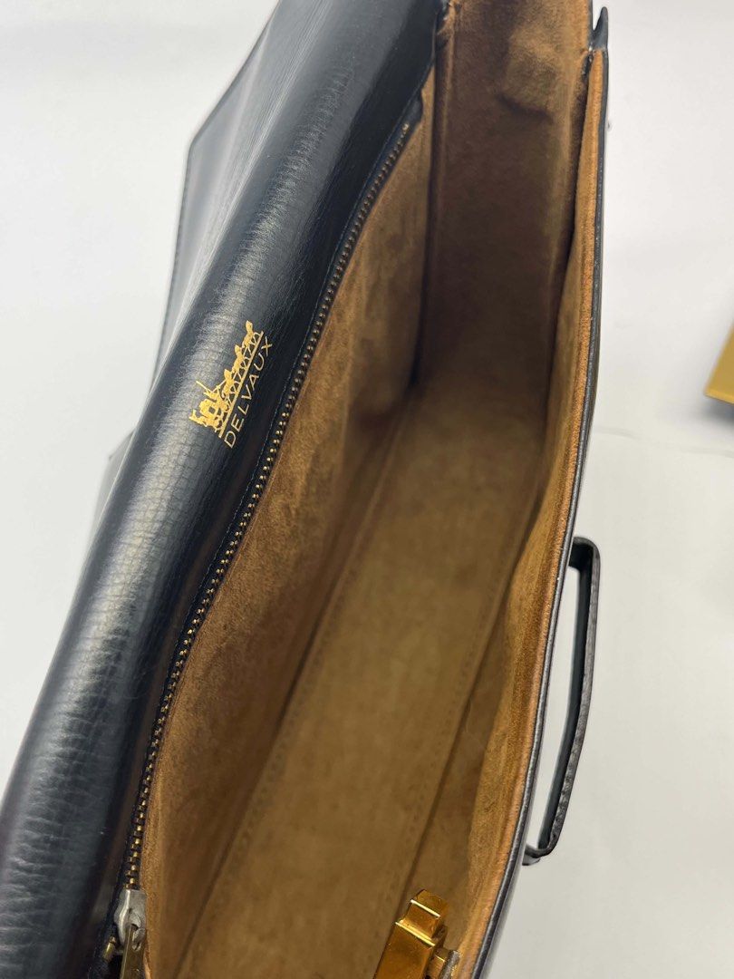 orig vintage Delvaux (Category: Luxury Bags & Wallets) located in Quezon City. Submitted by jhen141414 (Listing ID 1457006123, Image 3). Description: orig vintage no sira no flaw money back guaranteed if proven fake sobrang tibay maipapamana pa.