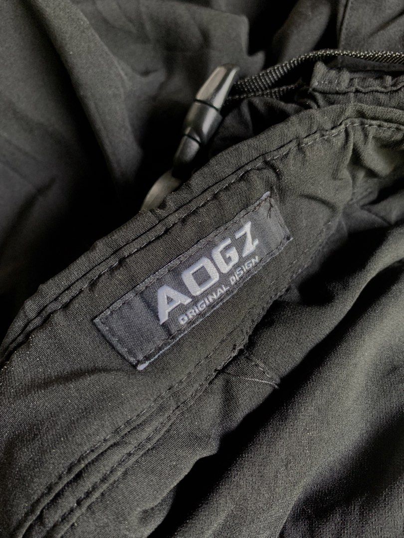 Outdoor/Utility Shorts (Category: Shorts) located in Mexico. Submitted by rabbit.hole_thrift (Listing ID 1456959583, Image 3). Description: AOGZ Utility Long Shorts 32-38 Waist ( Depends upon the buckle ) 31 Length 15.5 Hem need restitch on side pocket ( small portion ) has a small scratch on waist pocket part ( barely noticable ) still in good condi .