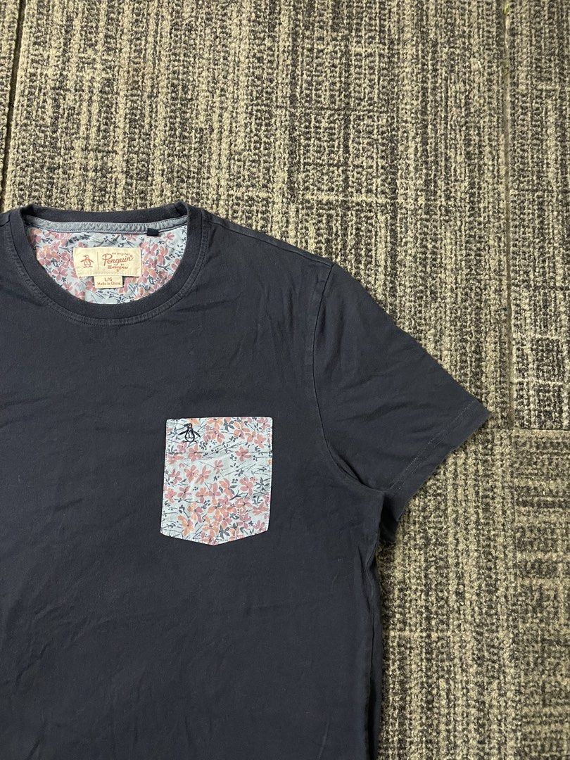 Penguin Pocket Shirt (Category: Formal Shirts) located in Manila. Submitted by rdtp2 (Listing ID 1457135984, Image 2). Description: size large 21x28 no flaw good condition 9.5/10.