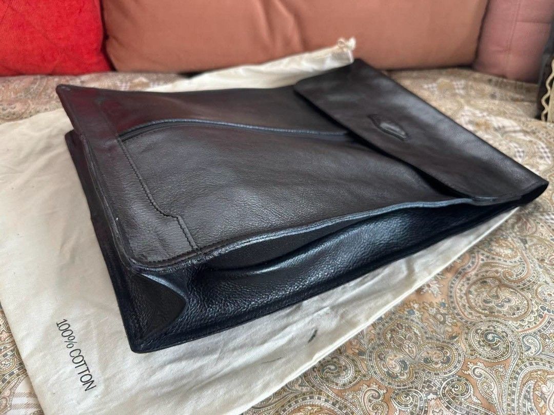Picard Document Leather Pouch Folder Tablet Laptop Case (Category: Luxury Bags & Wallets) located in Quezon City. Submitted by dannikkishoppe2 (Listing ID 1456972770, Image 3). Description: Picard Document Leather Pouch Folder Tablet Laptop Case ‼️₱3800‼️ *genuine leather *made in Germany *brand new with dust bag W12in x D3.5in x H16in.