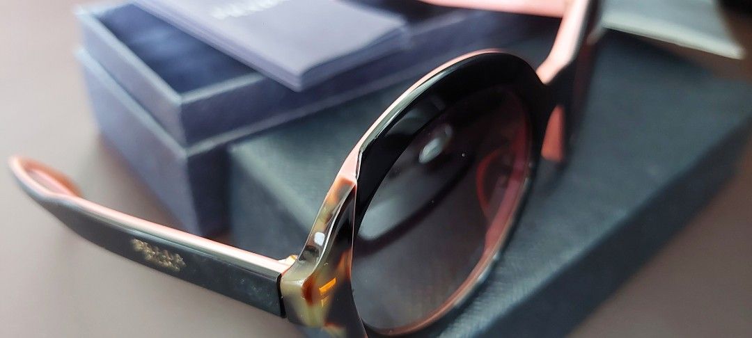 PRADA SUNGLASSES RARELY USED (Category: Luxury Accessories) located in Makati City. Submitted by heinzly (Listing ID 1457003972, Image 3). Description: SUNGLASSES PRADA ORIGINAL PRICE 17K IM SELLING MINE PRELOVED FOR 7500 NO MORE HARD CASE LOCATION PASAY.