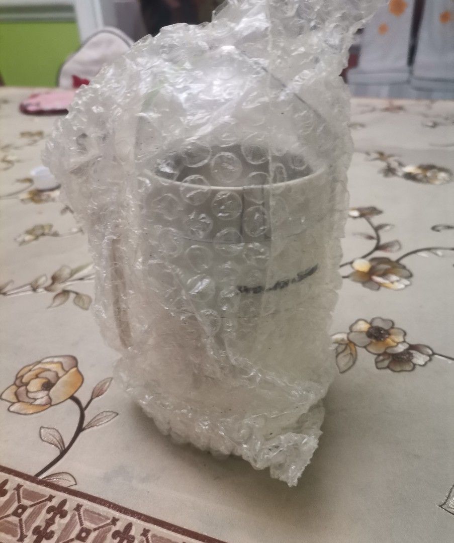 Proctor silex fresh grind coffee grinder (model e160B) (Category: Coffee Machines & Makers) located in Magdalena. Submitted by ckvf032922 (Listing ID 1457088719, Image 2). Description: Retractable power cord Safety on/off button .