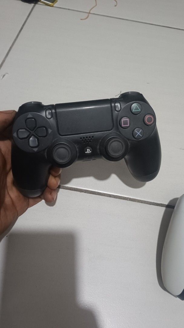 ps4 & ps5 controller (Category: Controllers) located in Kuala Lumpur. Submitted by zakeymanha71133 (Listing ID 1457094068, Image 2). Description: ps4 dan ps5 controller...item mcm dlm gambar....plus rm10 for postage.