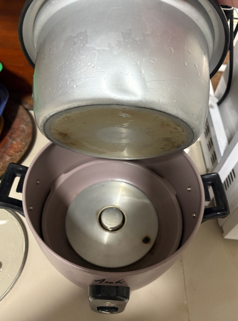 RC-83 Asahi Metallic Brown 1.5L Rice Cooker (Category: Cookers) located in Taguig. Submitted by arielle.shops (Listing ID 1457127607, Image 3). Description: RC-83 Asahi Metallic Brown 1.5L Rice Cooker ✅ Used ✅ Complete with Box and Steamer ✅ Only ₱500 (₱1,350 original price) ✅ Bought from SM Appliance less than 1 yr ago ❗ Has a dent at the bottom of the pot ❗ Pot has scratches at the bottom, but doesn't burn the rice 📍LOCATION: USUSAN, TAGUIG 📦