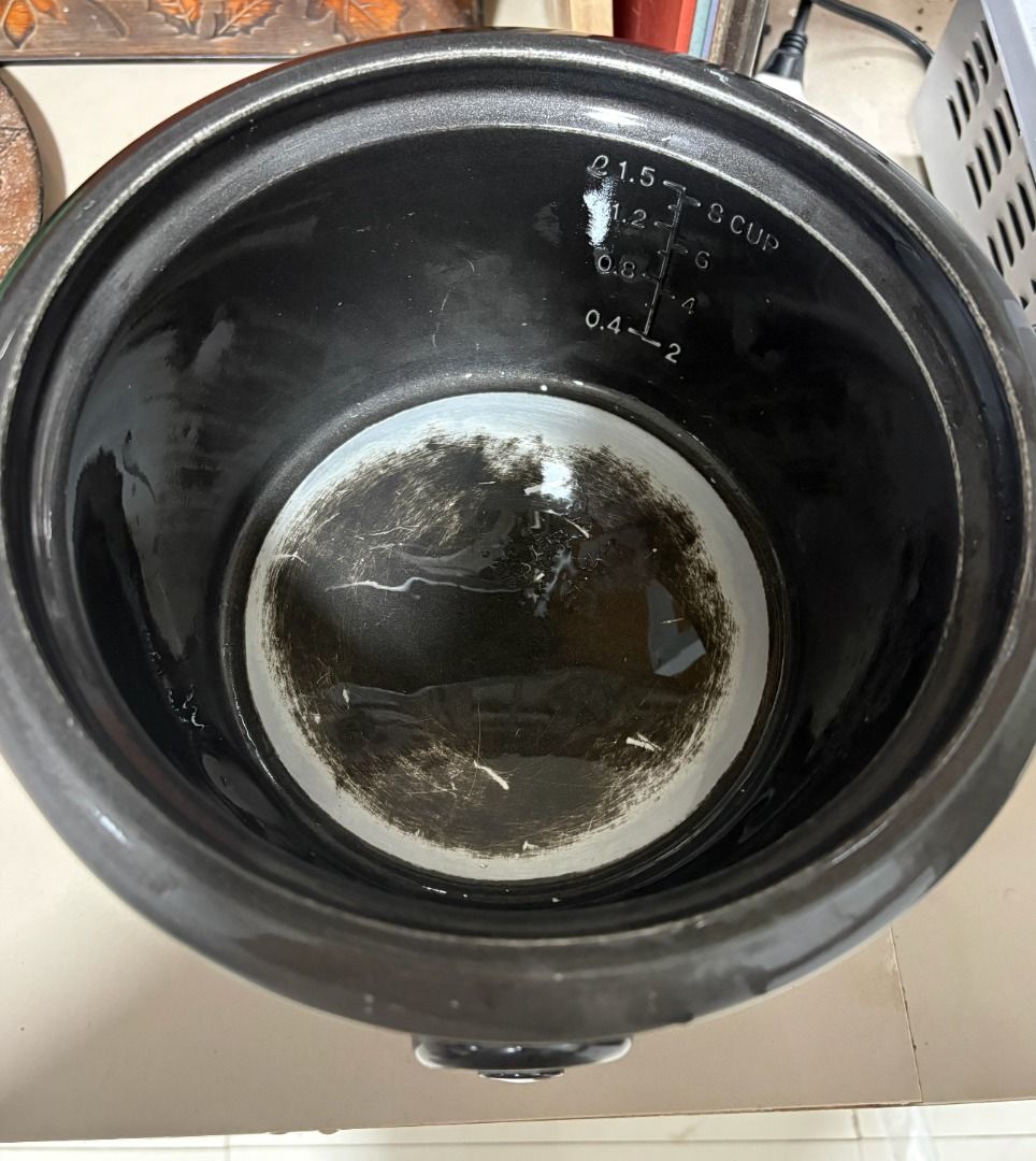 RC-83 Asahi Metallic Brown 1.5L Rice Cooker (Category: Cookers) located in Taguig. Submitted by arielle.shops (Listing ID 1457127607, Image 2). Description: RC-83 Asahi Metallic Brown 1.5L Rice Cooker ✅ Used ✅ Complete with Box and Steamer ✅ Only ₱500 (₱1,350 original price) ✅ Bought from SM Appliance less than 1 yr ago ❗ Has a dent at the bottom of the pot ❗ Pot has scratches at the bottom, but doesn't burn the rice 📍LOCATION: USUSAN, TAGUIG 📦