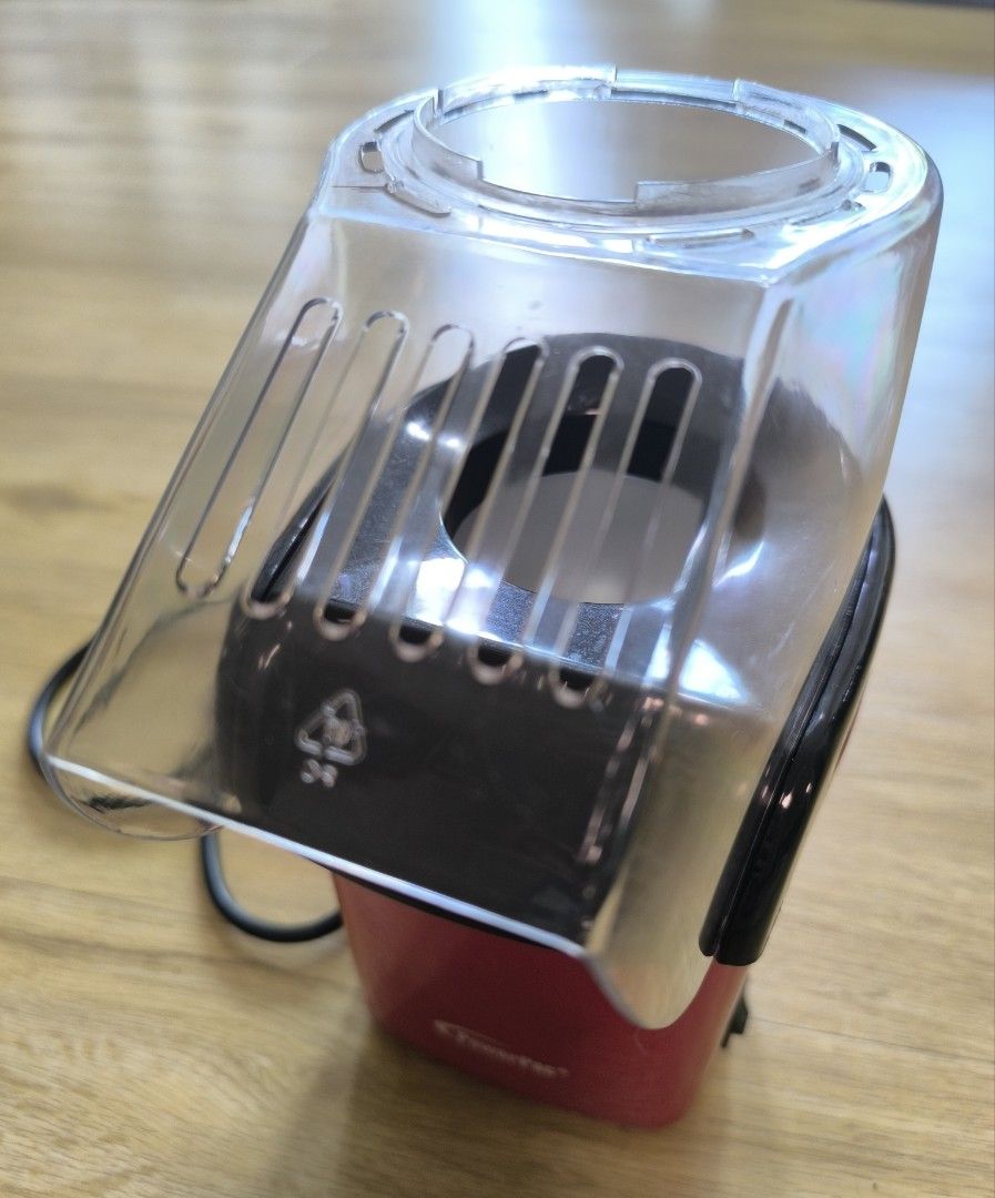 Popcorn Maker Machine (Category: Coffee Machines & Makers) located in Singapore. Submitted by jacqui.raw.living (Listing ID 1456958283, Image 2). Description: Popcorn Maker 1200W - Simple operation: just add kernels and turn on - Easy to clean - Perfect for movie nights and snacks.