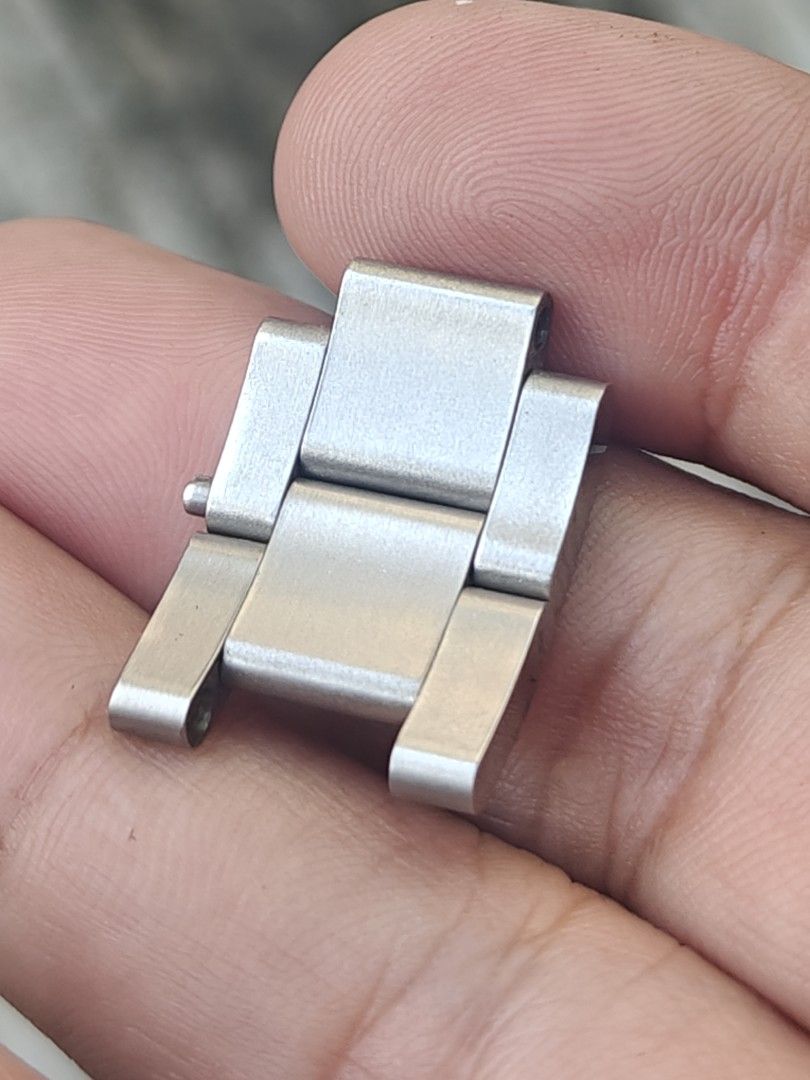 Rolex 2 Link Submariner (Category: Luxury Watches) located in Manila. Submitted by YurWatch (Listing ID 1456956654, Image 2). Description: - Genuine Rolex watch part Fit for Explorer 36mm Rolex - Compatible with model 14270 - Includes 2-frame and 2 links - Please check photos for detailed Pm to interested . For Sale 2k for 2 pieces na size 15.5mm.