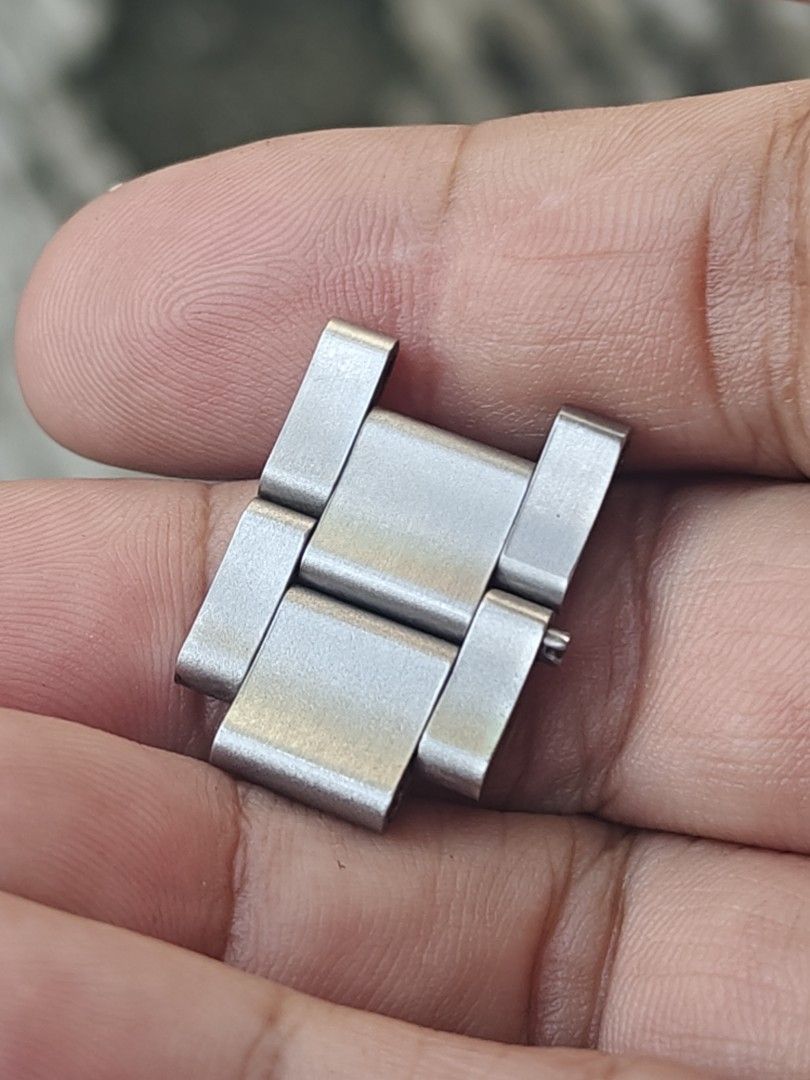 Rolex 2 Link Submariner (Category: Luxury Watches) located in Manila. Submitted by YurWatch (Listing ID 1456956654, Image 3). Description: - Genuine Rolex watch part Fit for Explorer 36mm Rolex - Compatible with model 14270 - Includes 2-frame and 2 links - Please check photos for detailed Pm to interested . For Sale 2k for 2 pieces na size 15.5mm.