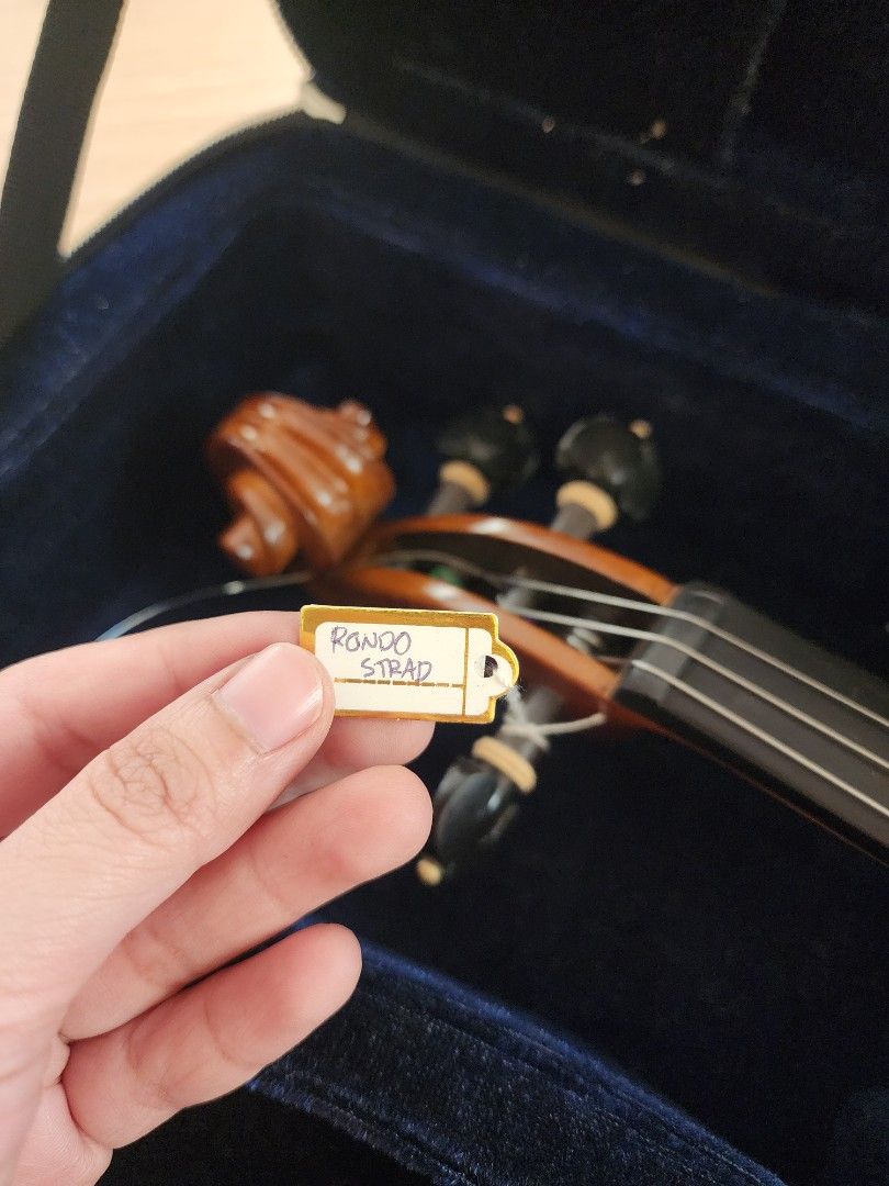 Rondo Strad Violin 4/4 Case and Bow (Category: Musical Instruments) located in Cainta. Submitted by theimpulsivecrafterph (Listing ID 1456963985, Image 2). Description: - Beautiful wood grain finish violin - Ideal for beginners or intermediate players - Comes with a protective case lined with plush blue velvet - Includes a bow for playing - Features 'Rondo Strap' tag - Bought originally for 10, 500, attempted lessons but realized violin is not fo