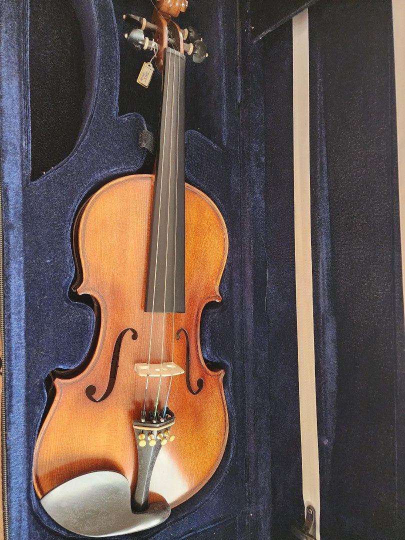 Rondo Strad Violin 4/4 Case and Bow (Category: Musical Instruments) located in Cainta. Submitted by theimpulsivecrafterph (Listing ID 1456963985, Image 1). Description: - Beautiful wood grain finish violin - Ideal for beginners or intermediate players - Comes with a protective case lined with plush blue velvet - Includes a bow for playing - Features 'Rondo Strap' tag - Bought originally for 10, 500, attempted lessons but realized violin is not fo