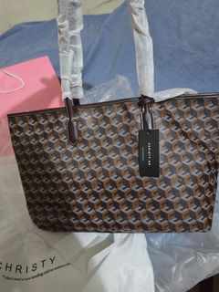 (Category: ) located in . Submitted by closet2021 (Listing ID 1457085380, Image 1). Description: .